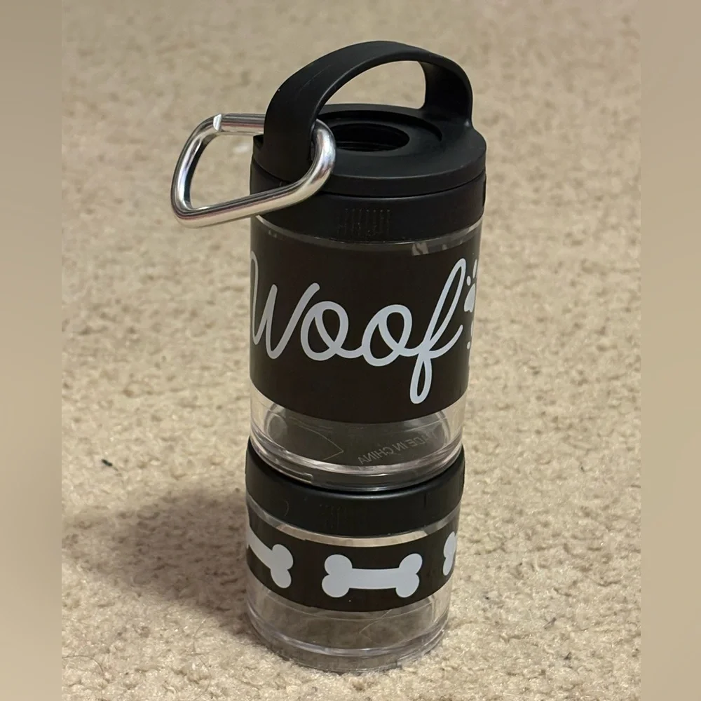 NWOT “woof” dog carrying case